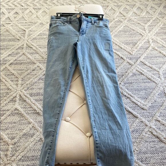 Blue Straight Leg Jeans with Classic Denim Style - Picture 1 of 5